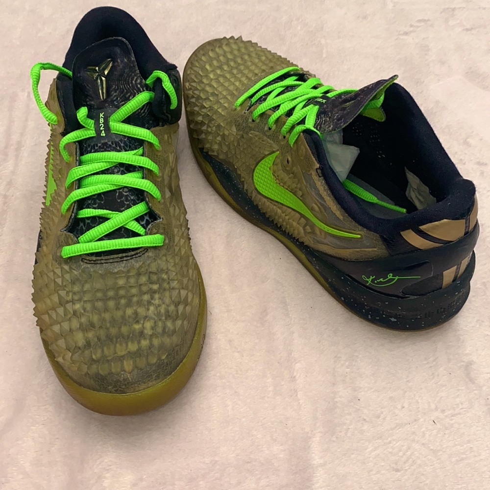 Nike Kobe 8 SS Christmas 2013 - Picture 1 of 13
